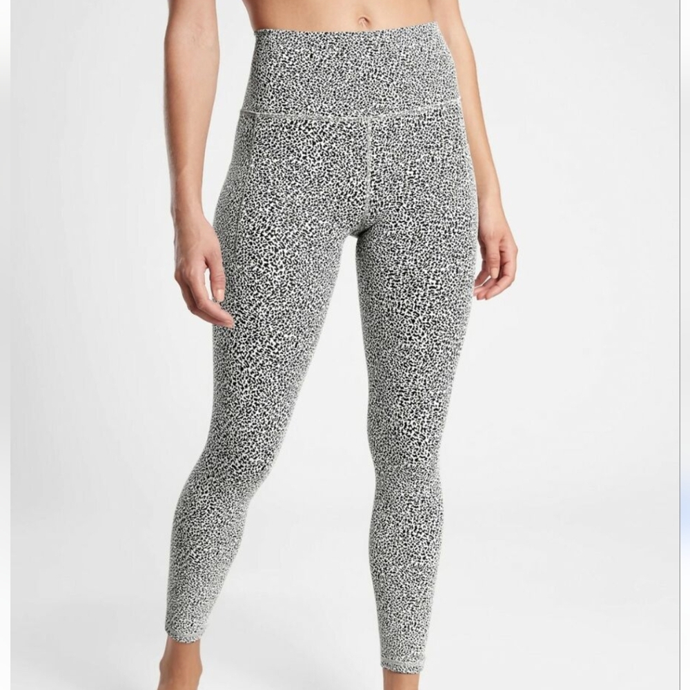 Athleta Salutation leggings Cropped size xs black white Animal Print pockets